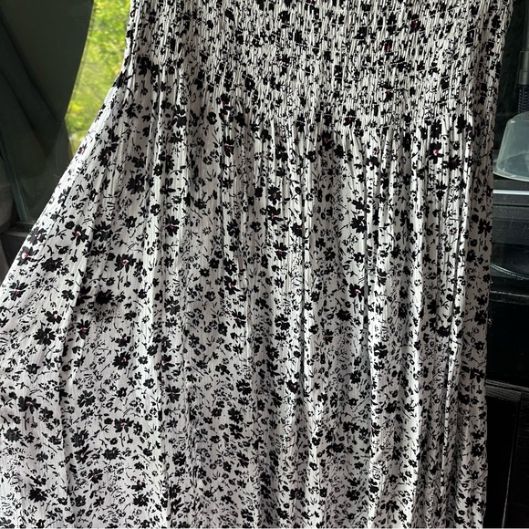 Miss Lulo Summer Floral Maxi Dress! - Picture 3 of 6